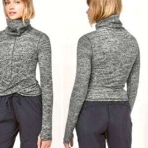 Lululemon Melodic Movement Top Size 6 Black White‎ Long Sleeve High Neck